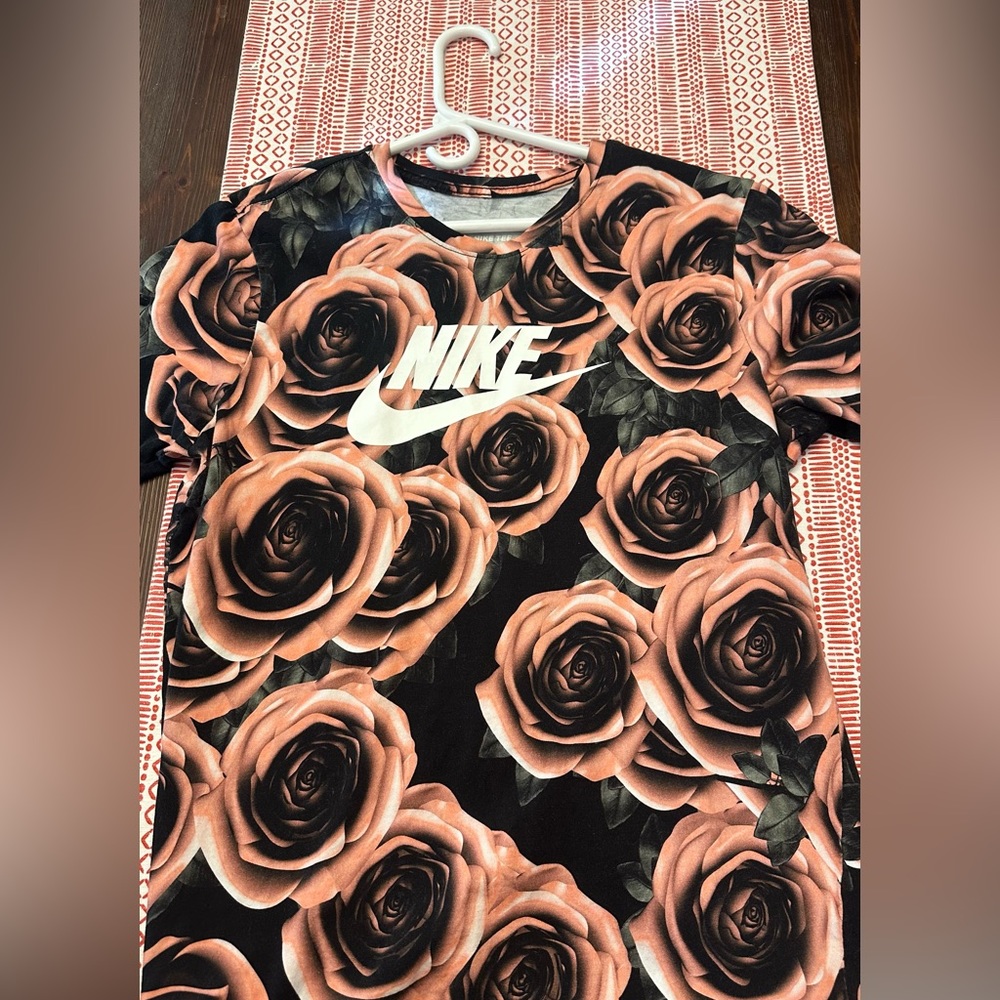Nike elemental rose tee